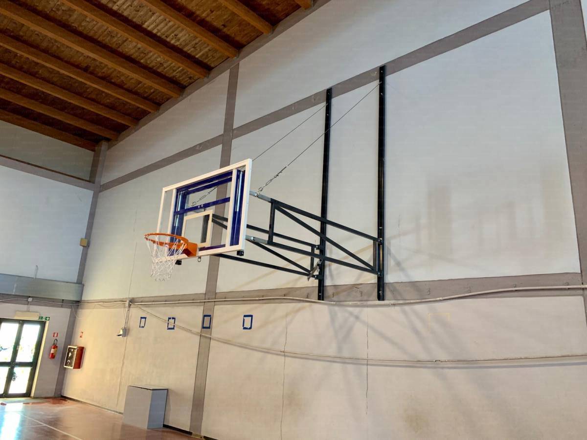 Impianto Basket chiudibile lateralmente in provincia di Cagliari.