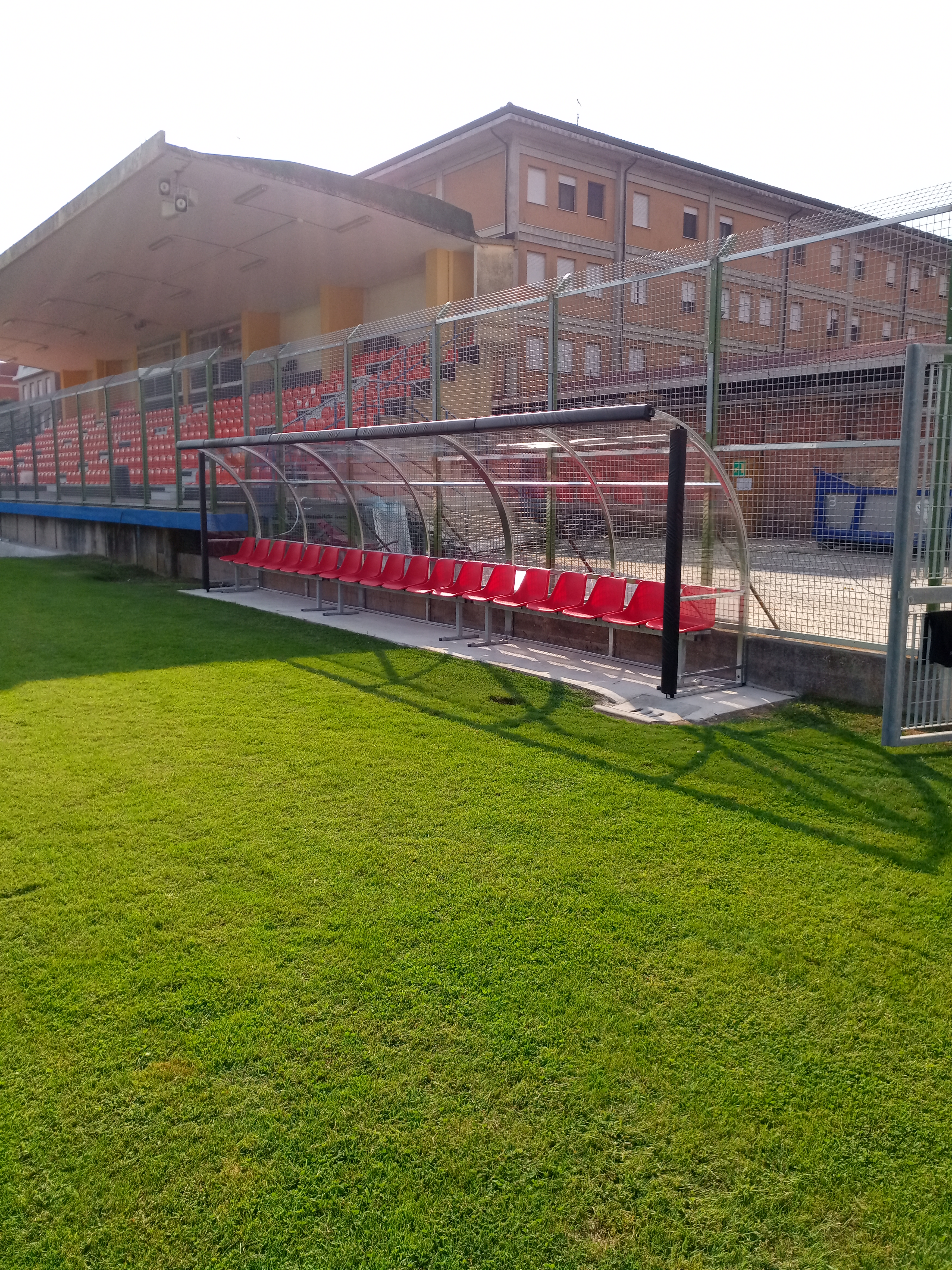 Panchine modello "Standard" allo Stadio Francesco Baracca di Mestre (Ve)