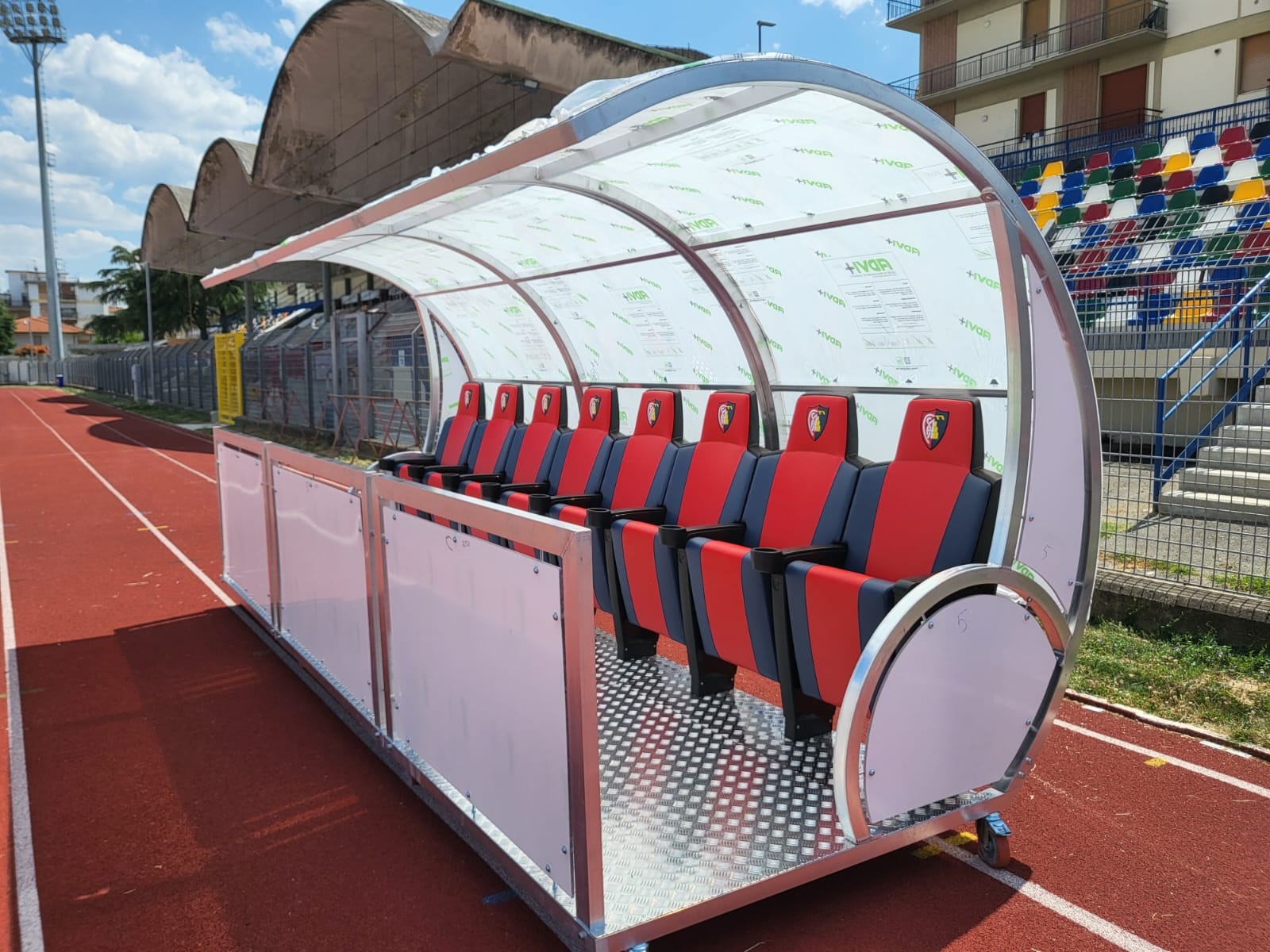Sky Box - Panchina bordo campo "World Cup Light" personalizzata presso lo Stadio Brilli Peri a Montevarchi (AR).