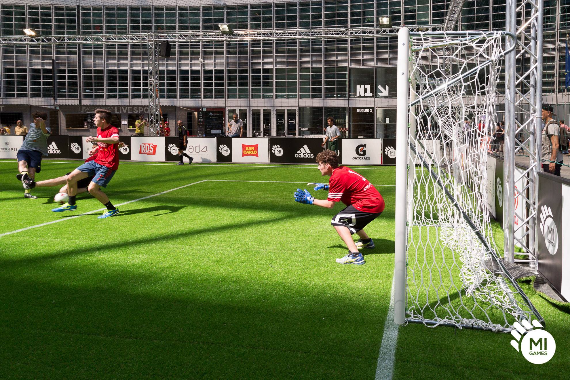Manifestazione in Piazza Città di Lombardia a Milano